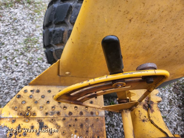 image for item JM9076 1975 John Deere 300  tractor