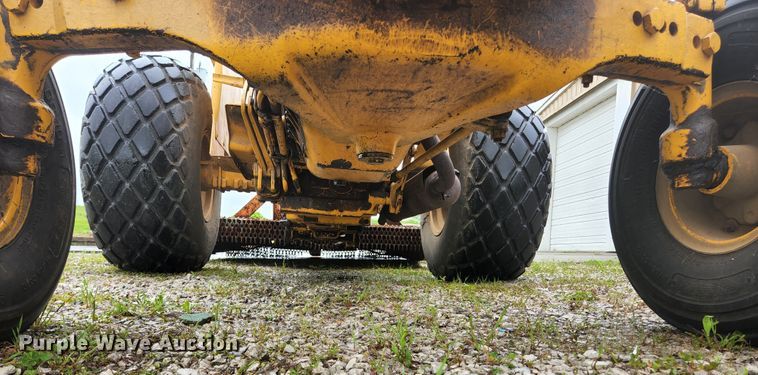 image for item JM9076 1975 John Deere 300  tractor