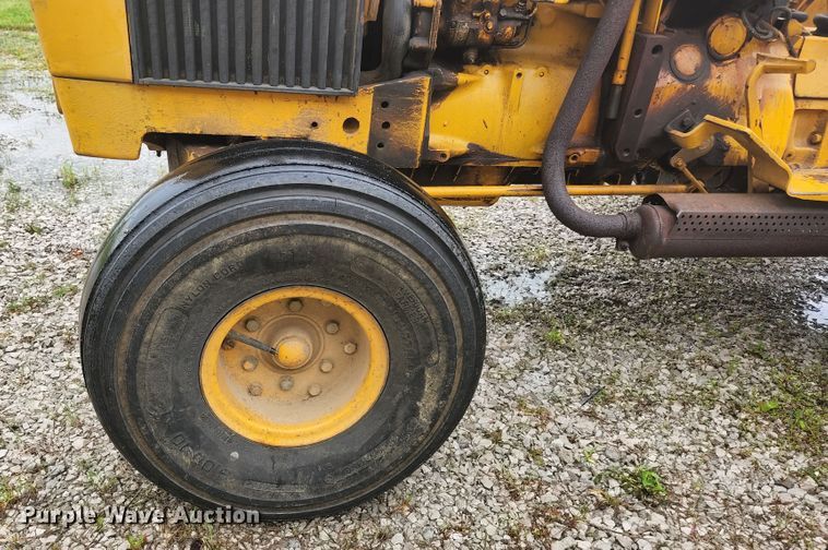 image for item JM9076 1975 John Deere 300  tractor