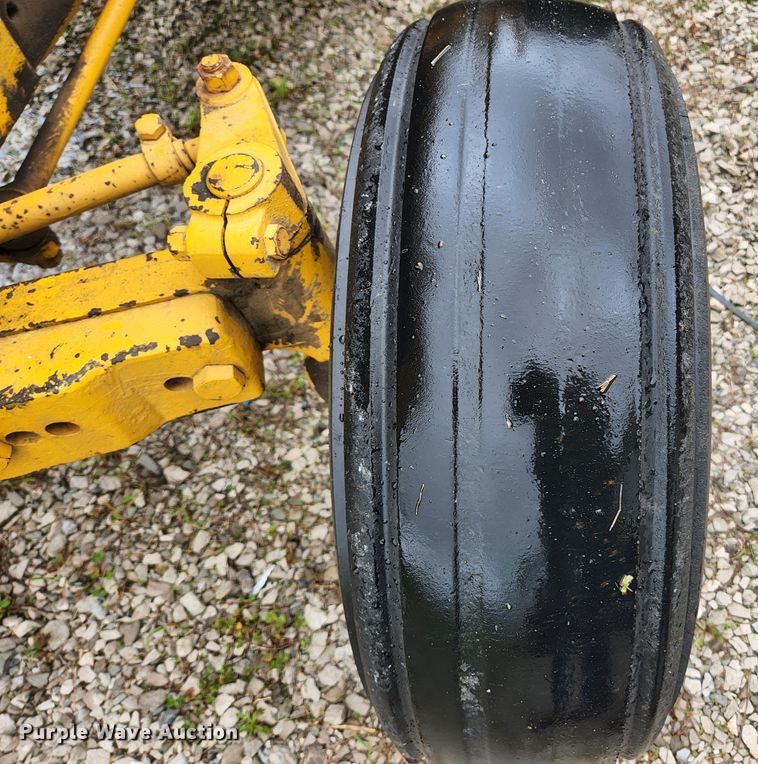 image for item JM9076 1975 John Deere 300  tractor