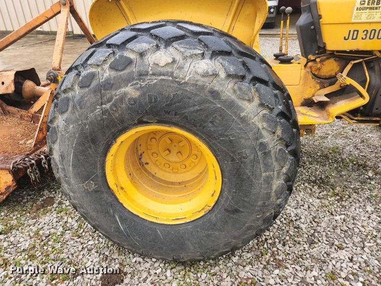 image for item JM9076 1975 John Deere 300  tractor