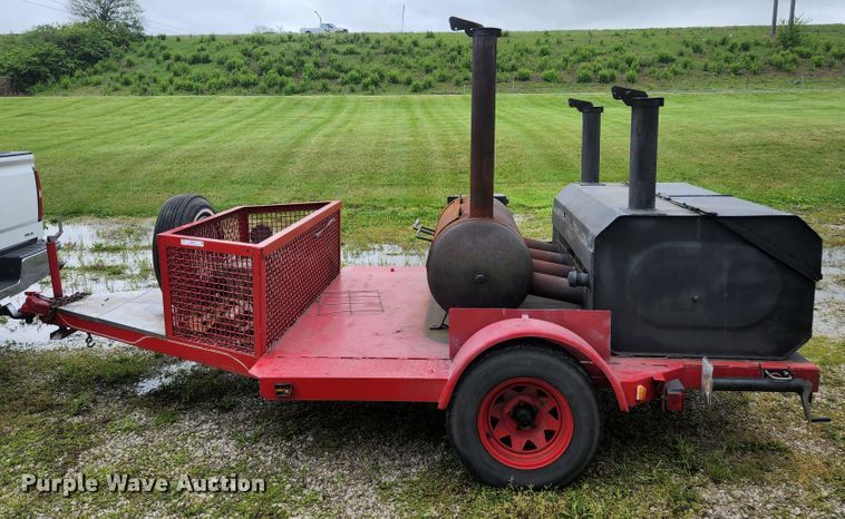 image for item JM9080 Smoker trailer
