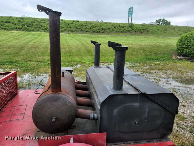 image for item JM9080 Smoker trailer