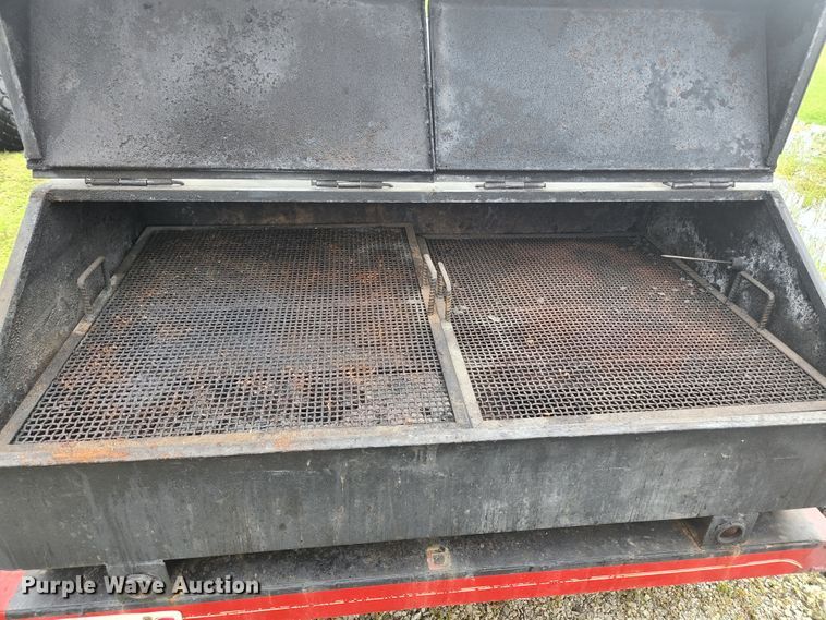 image for item JM9080 Smoker trailer