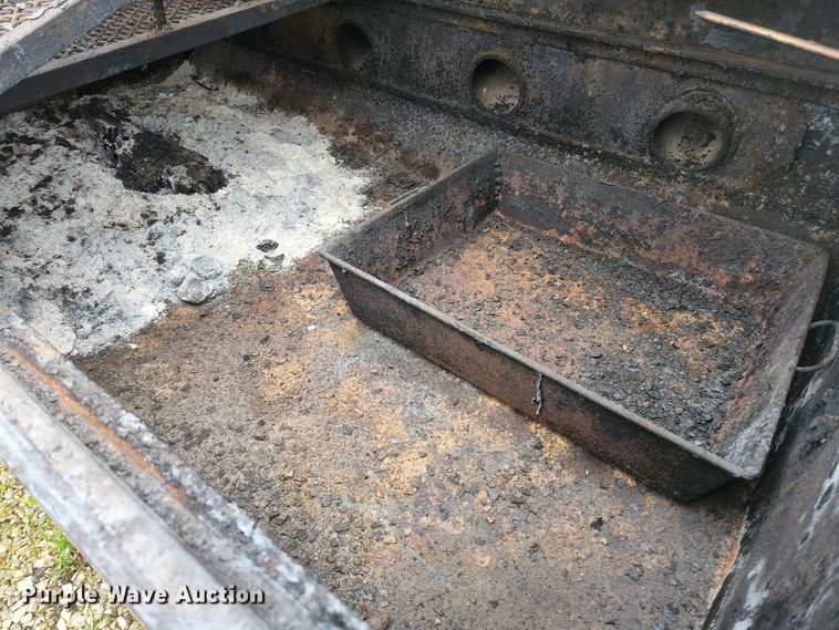 image for item JM9080 Smoker trailer