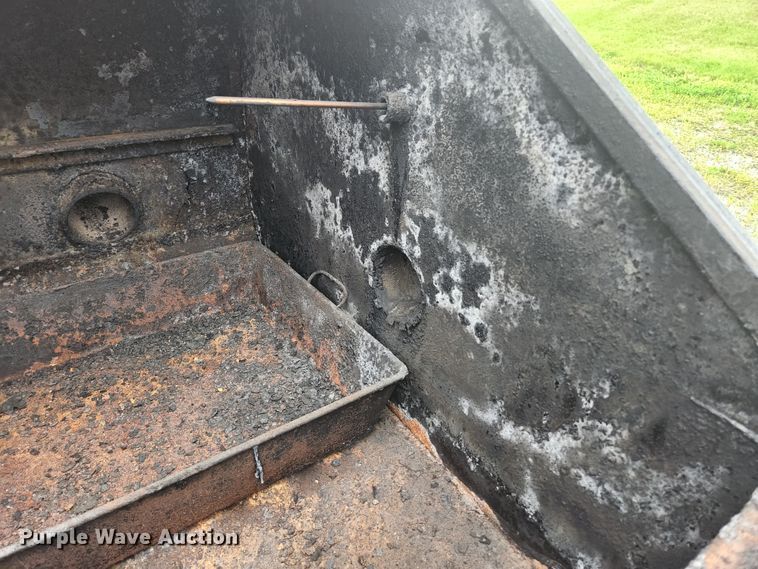 image for item JM9080 Smoker trailer