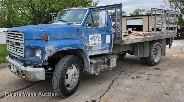 image for item JM9085 1990 Ford F600  flatbed truck
