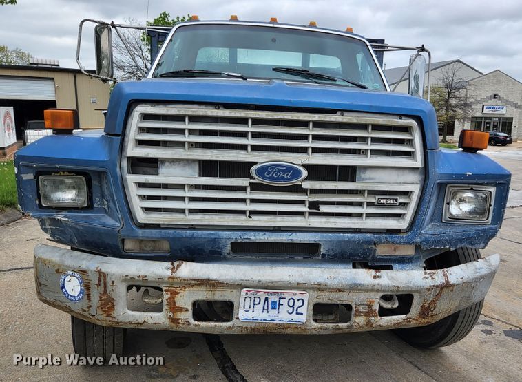 image for item JM9085 1990 Ford F600  flatbed truck