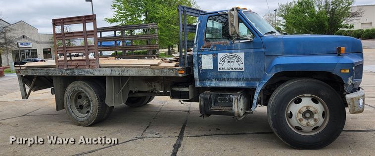 image for item JM9085 1990 Ford F600  flatbed truck