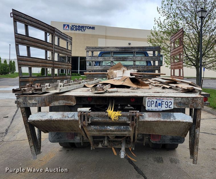 image for item JM9085 1990 Ford F600  flatbed truck