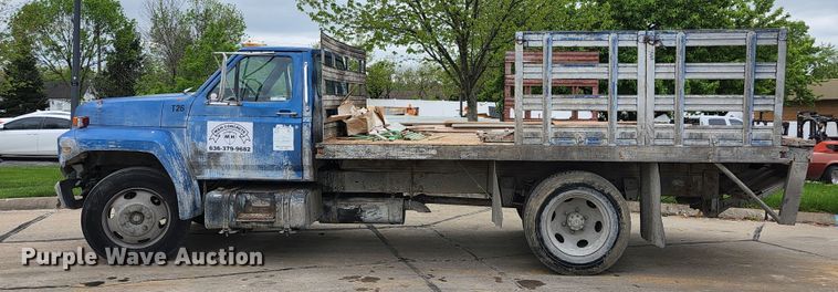 image for item JM9085 1990 Ford F600  flatbed truck
