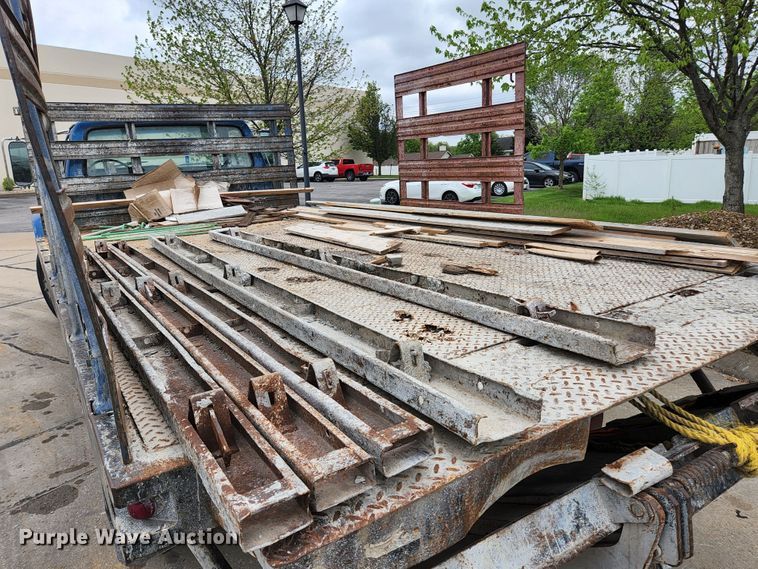 image for item JM9085 1990 Ford F600  flatbed truck