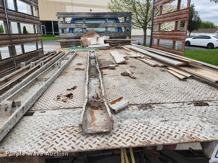 image for item JM9085 1990 Ford F600  flatbed truck