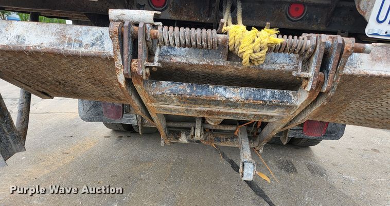 image for item JM9085 1990 Ford F600  flatbed truck