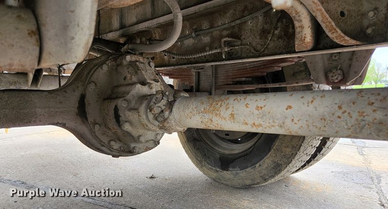 image for item JM9085 1990 Ford F600  flatbed truck