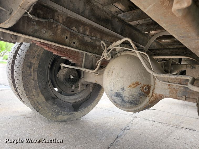 image for item JM9085 1990 Ford F600  flatbed truck