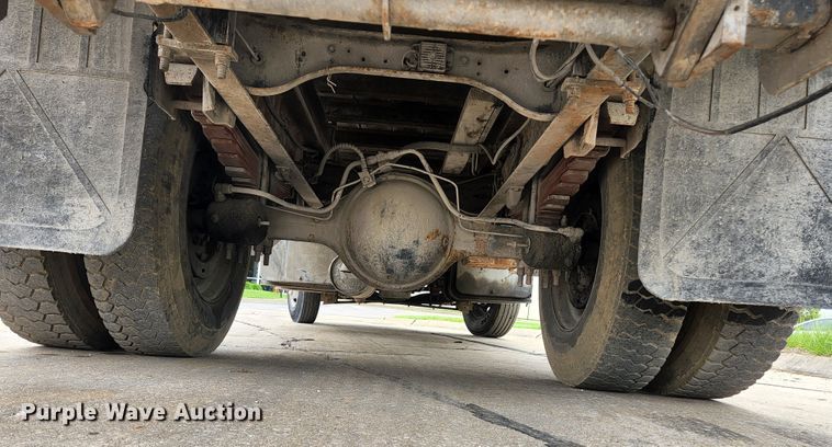 image for item JM9085 1990 Ford F600  flatbed truck