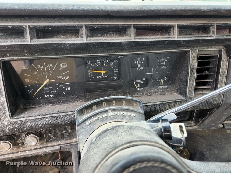 image for item JM9085 1990 Ford F600  flatbed truck