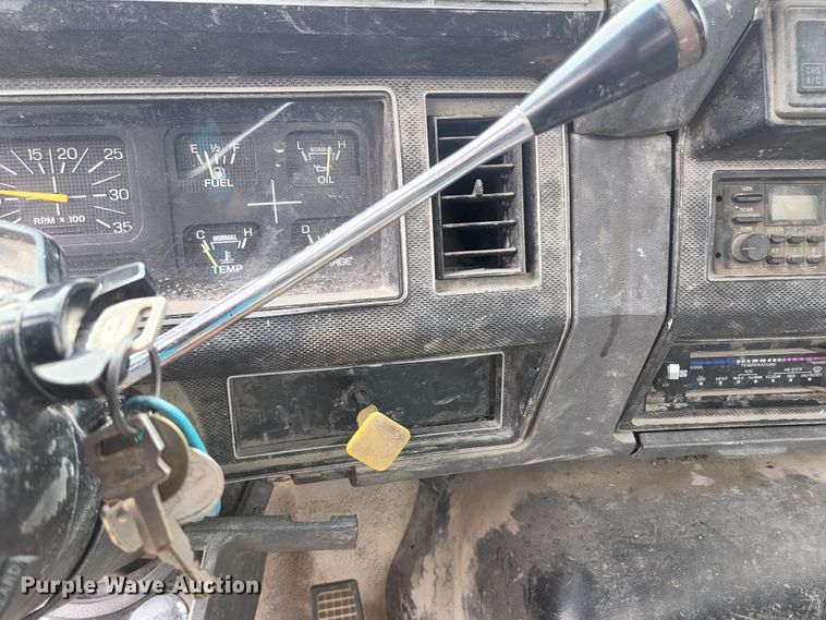 image for item JM9085 1990 Ford F600  flatbed truck