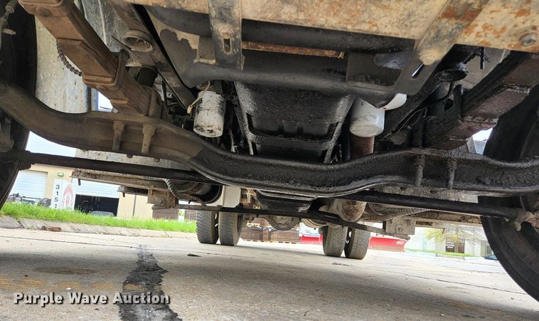 image for item JM9085 1990 Ford F600  flatbed truck