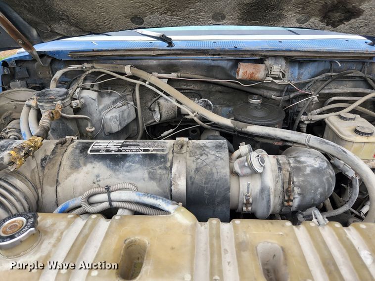 image for item JM9085 1990 Ford F600  flatbed truck