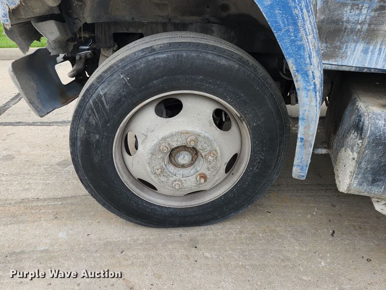 image for item JM9085 1990 Ford F600  flatbed truck