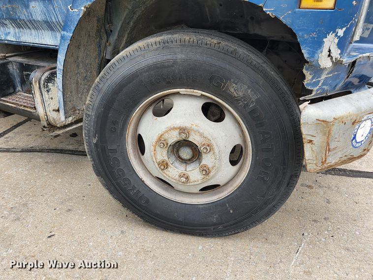 image for item JM9085 1990 Ford F600  flatbed truck