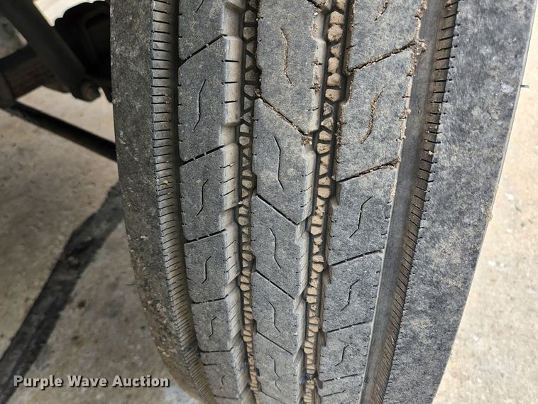 image for item JM9085 1990 Ford F600  flatbed truck