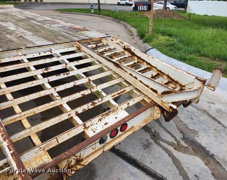 image for item JM9091 2004 Brooks Brothers  equipment trailer