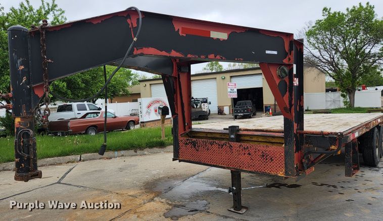 image for item JM9102 1999 Loadmaster  equipment trailer