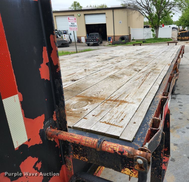 image for item JM9102 1999 Loadmaster  equipment trailer