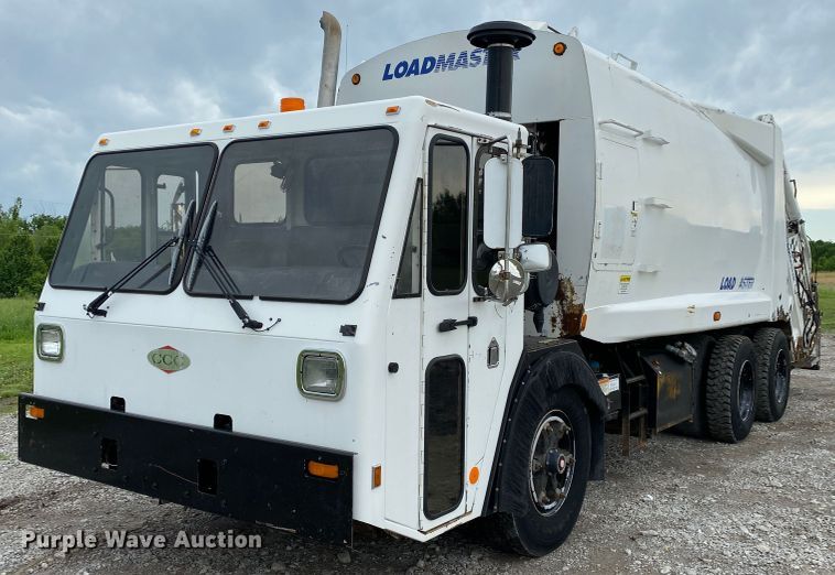 image for item JU9216 2001 Crane Carrier  refuse truck