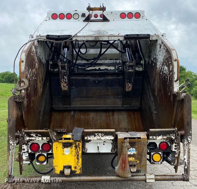 image for item JU9216 2001 Crane Carrier  refuse truck