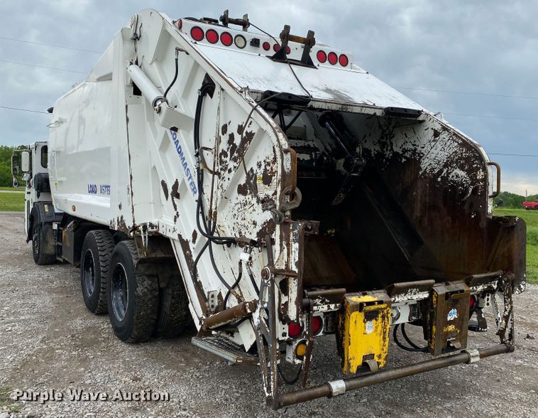 image for item JU9216 2001 Crane Carrier  refuse truck