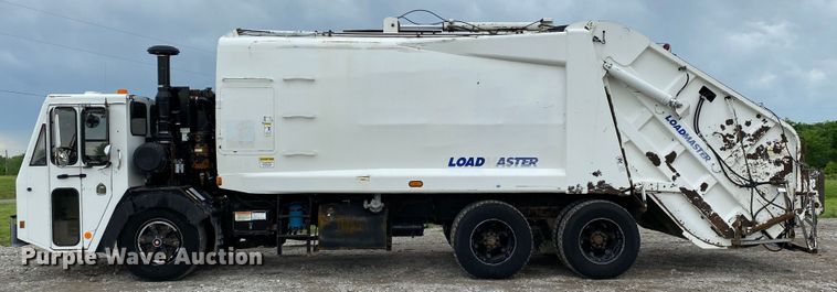 image for item JU9216 2001 Crane Carrier  refuse truck