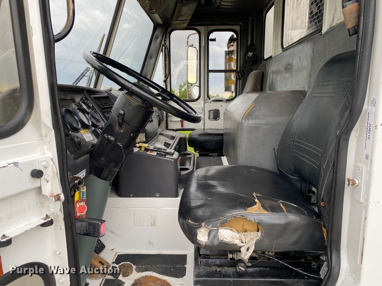 image for item JU9216 2001 Crane Carrier  refuse truck