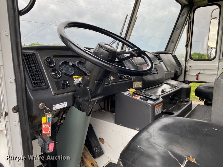 image for item JU9216 2001 Crane Carrier  refuse truck