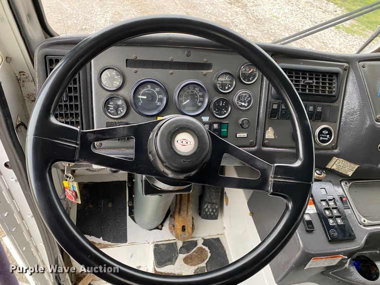 image for item JU9216 2001 Crane Carrier  refuse truck