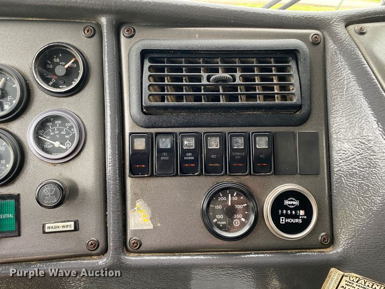 image for item JU9216 2001 Crane Carrier  refuse truck