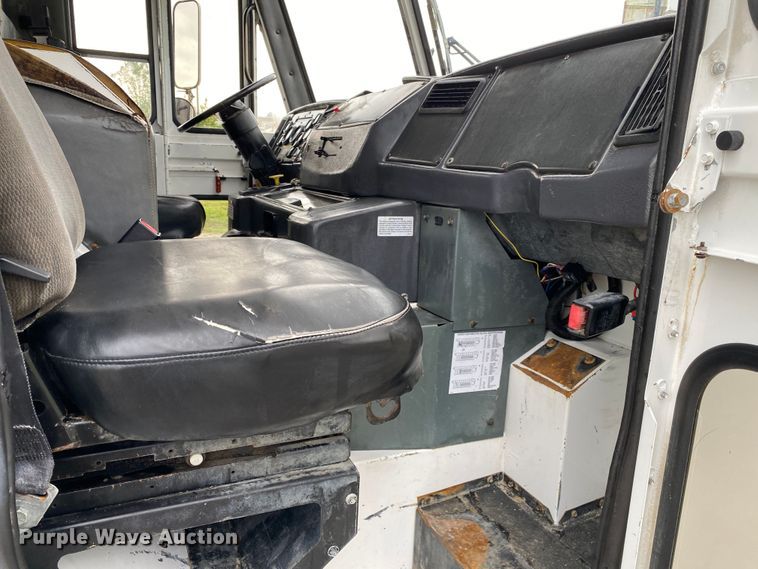 image for item JU9216 2001 Crane Carrier  refuse truck