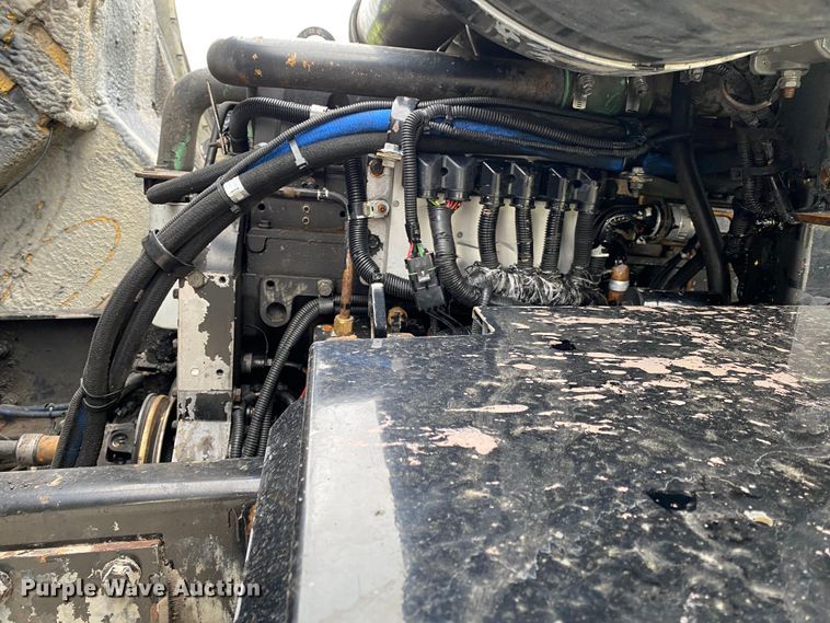 image for item JU9216 2001 Crane Carrier  refuse truck