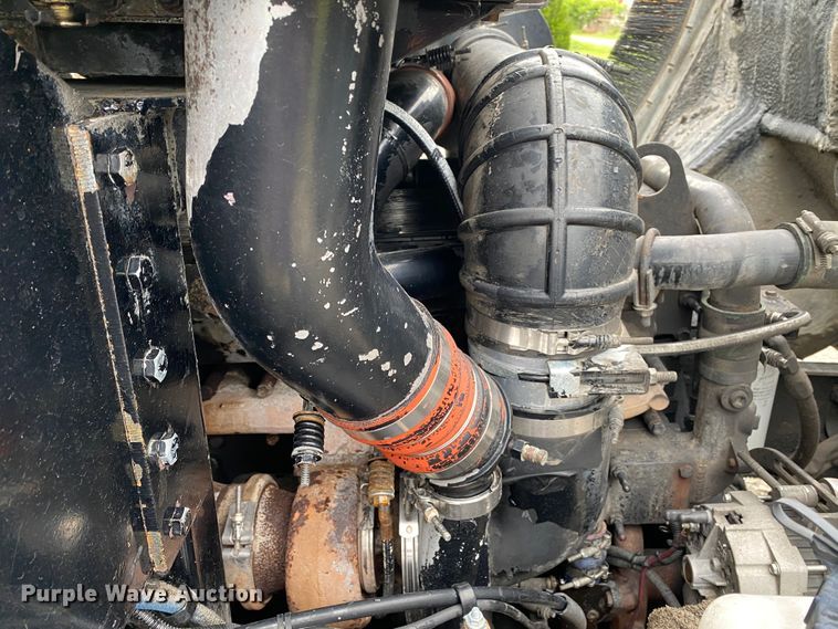 image for item JU9216 2001 Crane Carrier  refuse truck