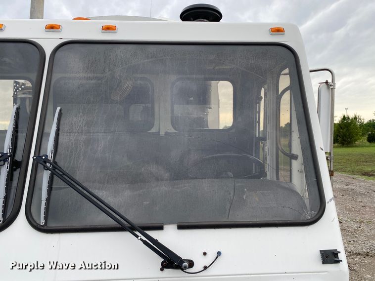 image for item JU9216 2001 Crane Carrier  refuse truck