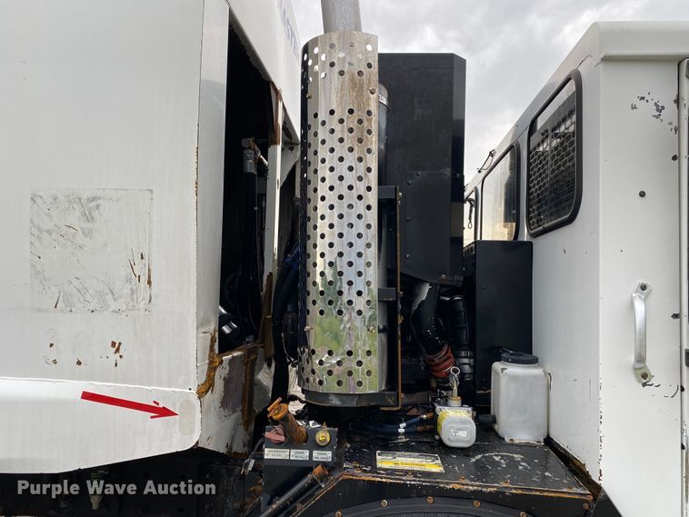 image for item JU9216 2001 Crane Carrier  refuse truck