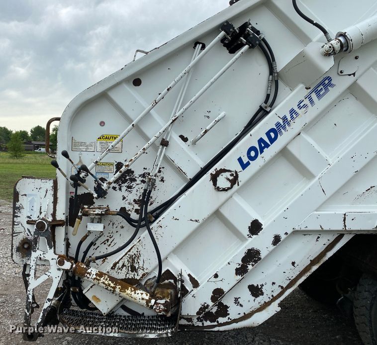 image for item JU9216 2001 Crane Carrier  refuse truck