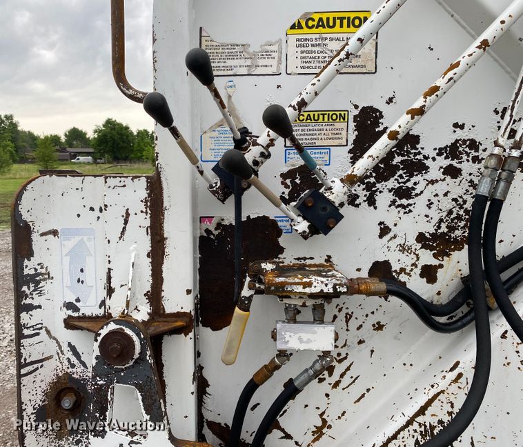 image for item JU9216 2001 Crane Carrier  refuse truck