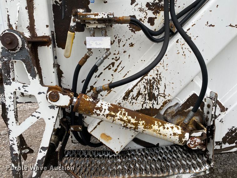 image for item JU9216 2001 Crane Carrier  refuse truck