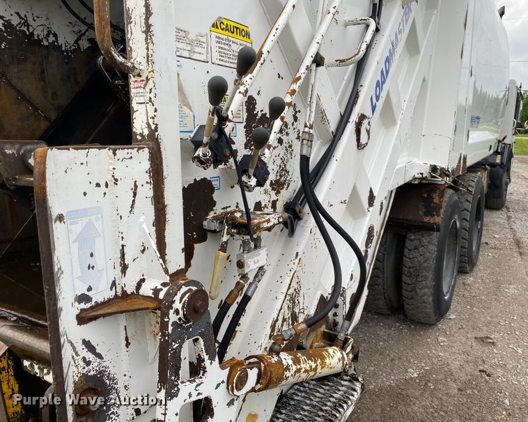 image for item JU9216 2001 Crane Carrier  refuse truck