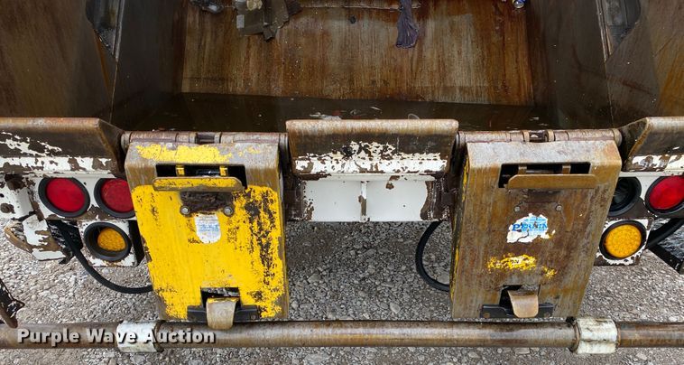 image for item JU9216 2001 Crane Carrier  refuse truck