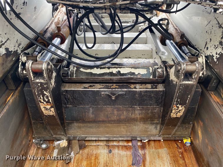 image for item JU9216 2001 Crane Carrier  refuse truck